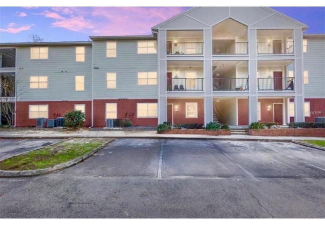 2360 SW ARCHER RD #915 Condo photo 1