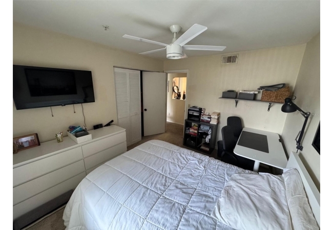 2360 SW ARCHER RD #915 Condo photo 9