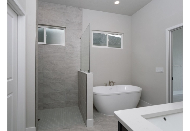 835 SW 145TH DR House photo 12