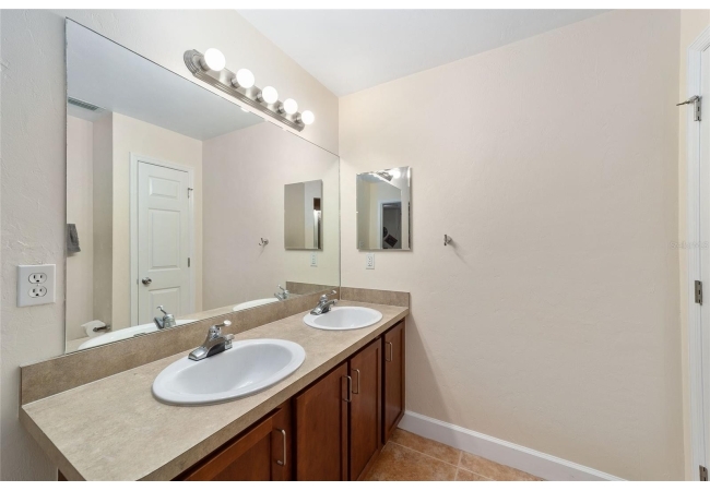 2915 SW 35TH PL #102 Condo photo 25