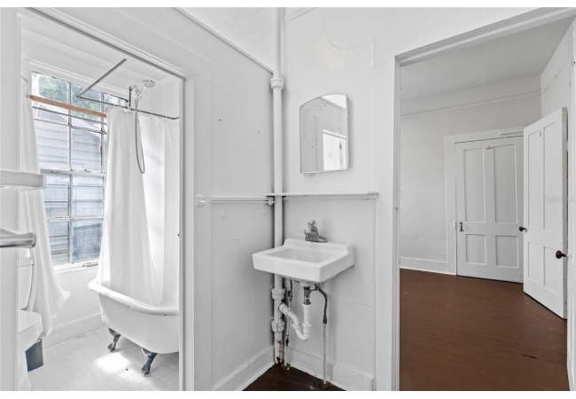 232 NW 4TH AVE House photo 9