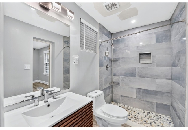 2016 NW 7TH PL House photo 14