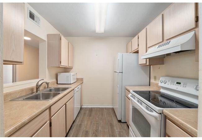 2360 SW ARCHER RD #706 Condo photo 16