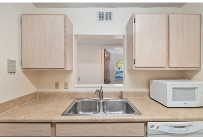 2360 SW ARCHER RD #706 Condo photo 18