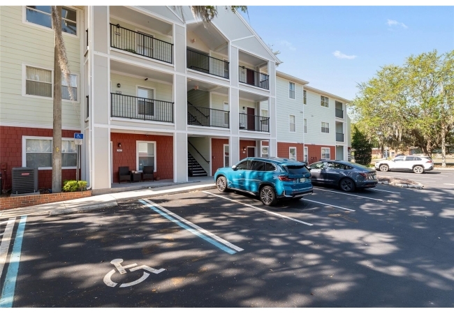 2360 SW ARCHER RD #706 Condo photo 3