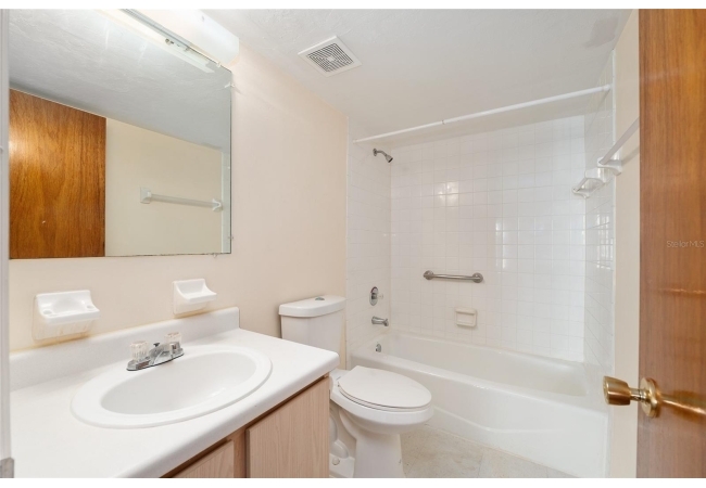 2360 SW ARCHER RD #706 Condo photo 28