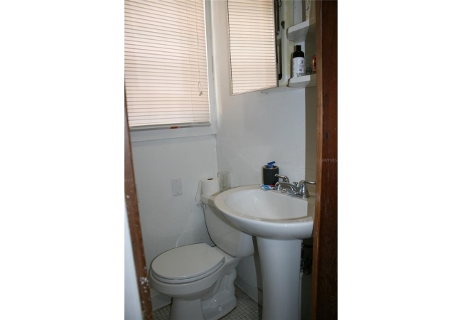 1822 NW 6TH AVE House photo 20