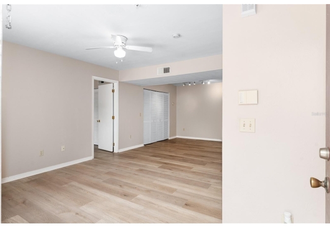 2360 SW ARCHER RD #607 Condo photo 2