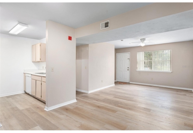 2360 SW ARCHER RD #607 Condo photo 4