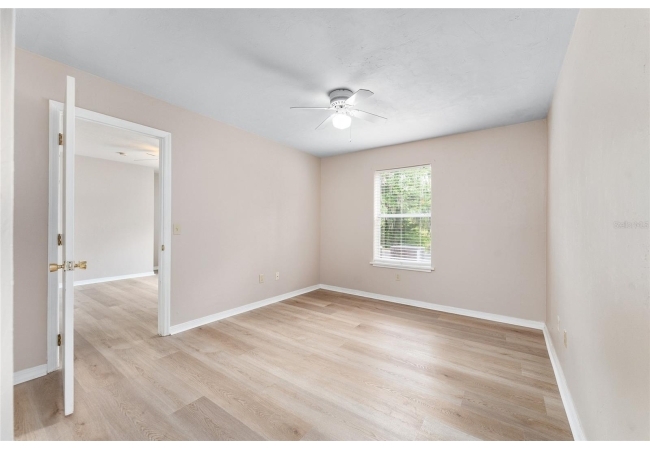 2360 SW ARCHER RD #607 Condo photo 12
