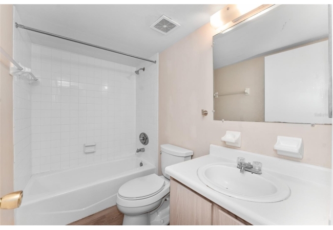 2360 SW ARCHER RD #607 Condo photo 13