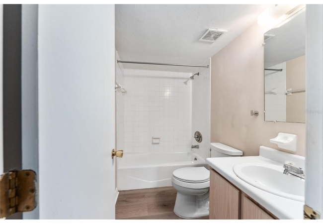 2360 SW ARCHER RD #607 Condo photo 14