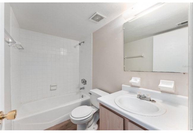 2360 SW ARCHER RD #607 Condo photo 17