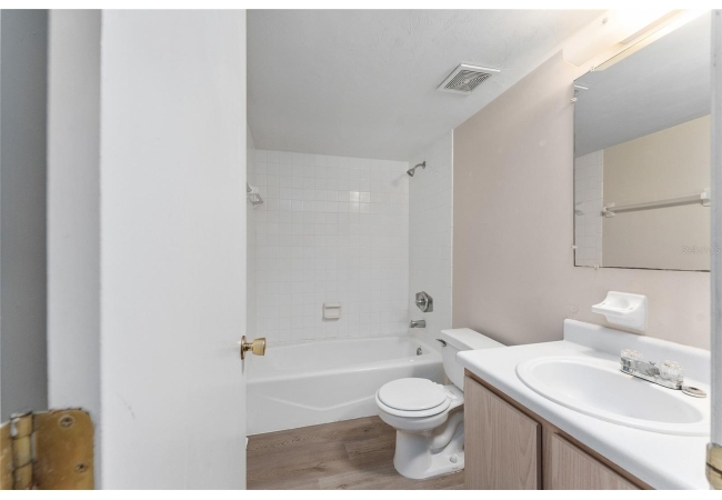 2360 SW ARCHER RD #607 Condo photo 18