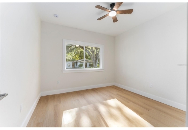 925 NE 17TH DR House photo 21