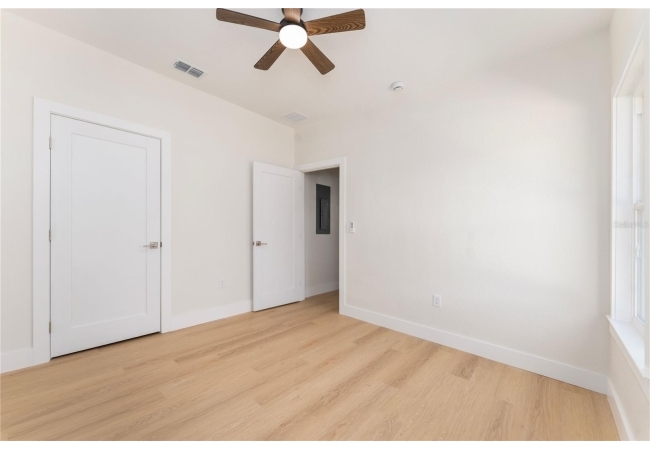 925 NE 17TH DR House photo 26