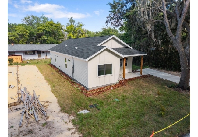 925 NE 17TH DR House photo 29