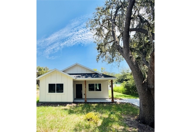 925 NE 17TH DR House photo 1