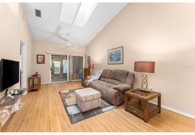 5029 SW 10TH LN Condo photo 4