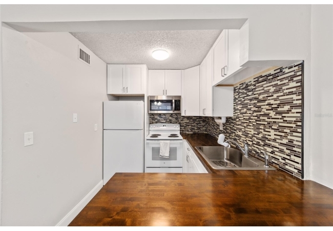 6519 W NEWBERRY RD #1210 Condo photo 10