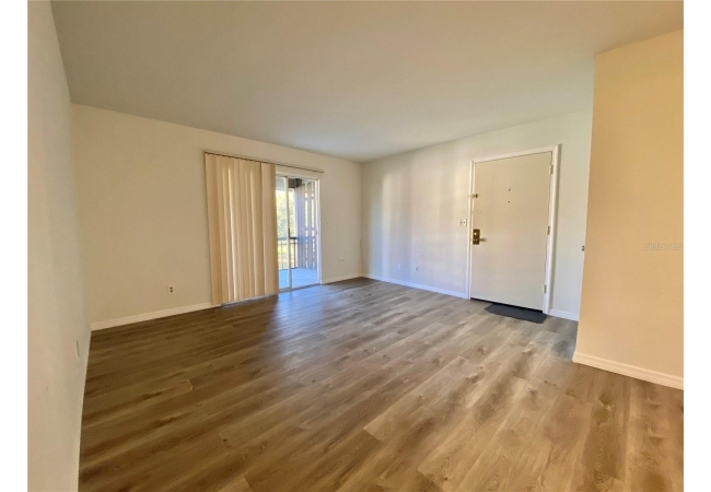 6519 W NEWBERRY RD #1211 Condo photo 4