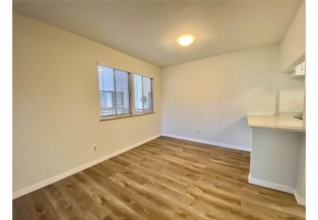 6519 W NEWBERRY RD #1211 Condo photo 5