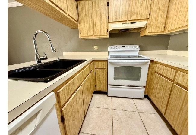 2735 SW 35TH PL #601 Condo photo 6
