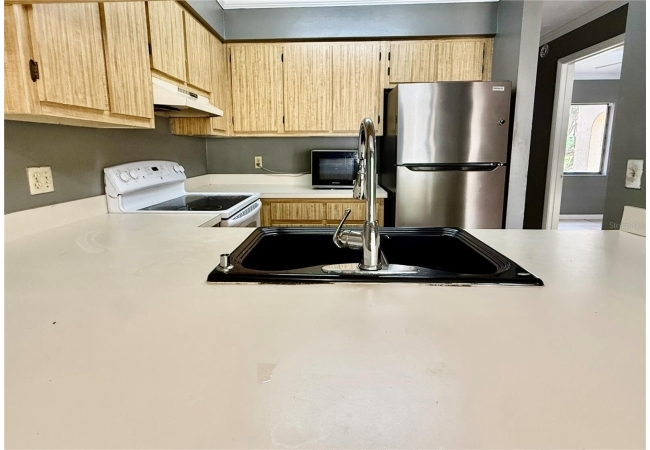 2735 SW 35TH PL #601 Condo photo 8
