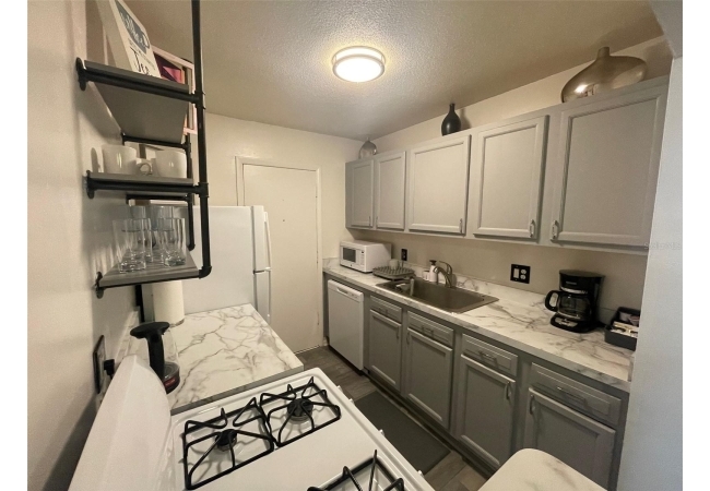 1700 SW 16TH CT #P22 Condo photo 8