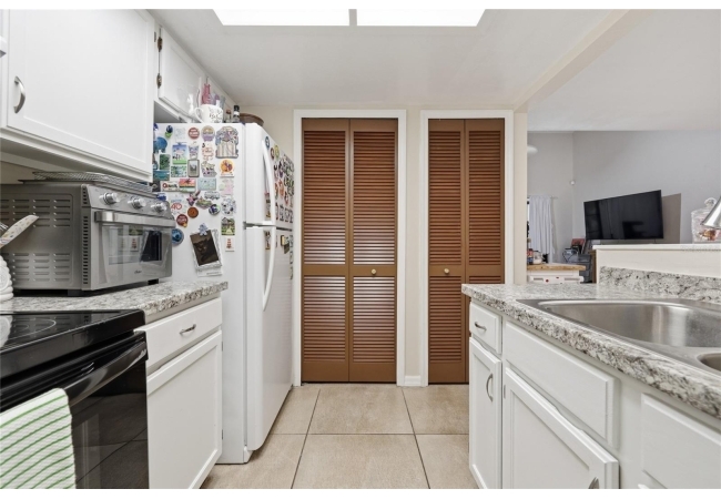 920 SW 55TH TER Condo photo 18
