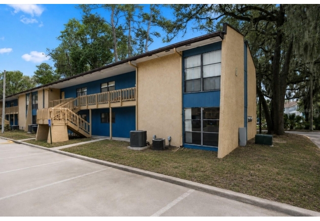 2811 SW ARCHER RD #T157 Condo photo 2