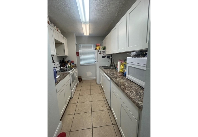 6519 W NEWBERRY RD #309 Condo photo 7