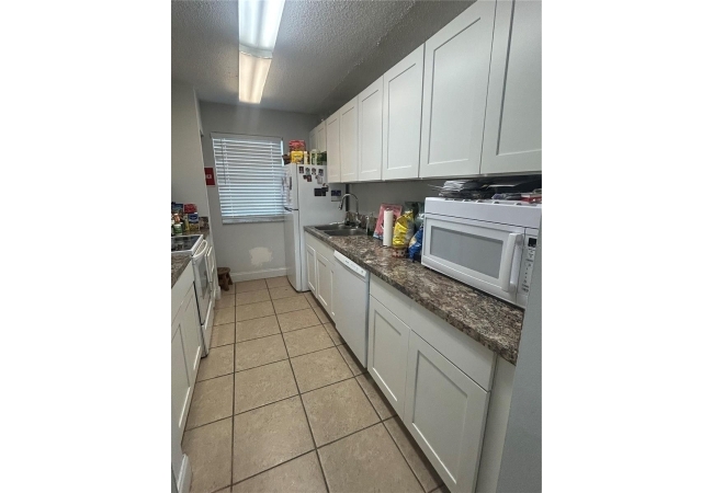 6519 W NEWBERRY RD #309 Condo photo 9