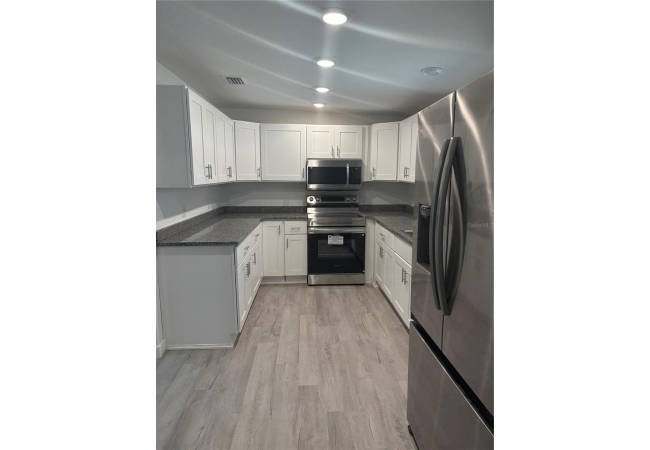 312 SE 49TH DR House photo 6