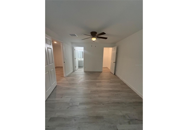 312 SE 49TH DR House photo 9