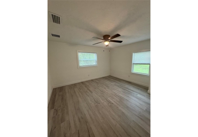 312 SE 49TH DR House photo 10