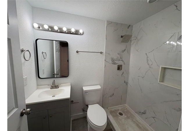 312 SE 49TH DR House photo 11