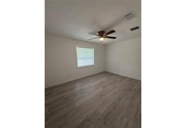 312 SE 49TH DR House photo 12