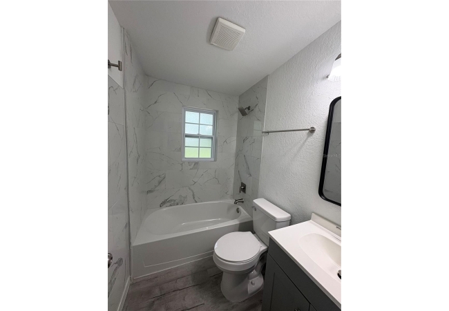 312 SE 49TH DR House photo 13