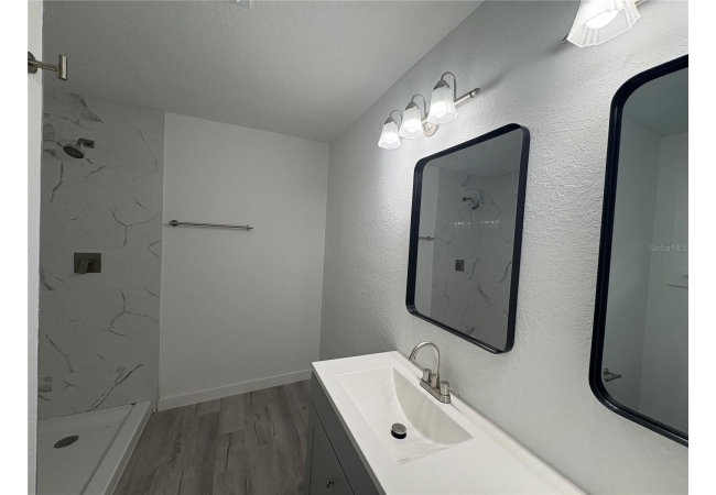 312 SE 49TH DR House photo 14