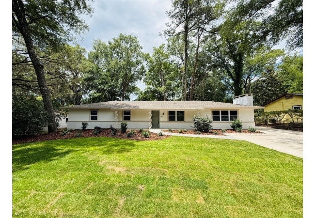 900 NW 39TH DR House photo 1