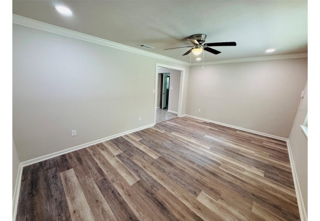 900 NW 39TH DR House photo 5