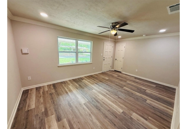 900 NW 39TH DR House photo 6
