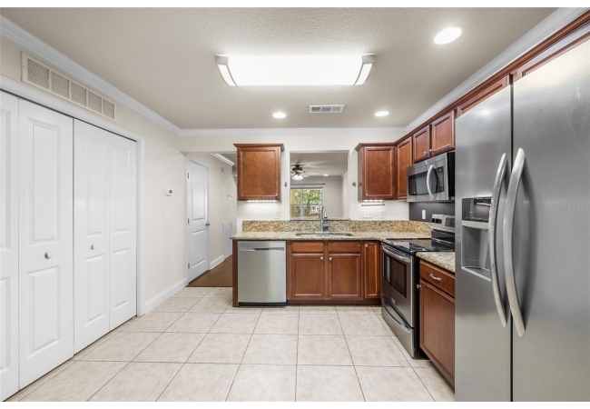 4605 SW 48TH DR #155 Condo photo 8