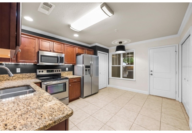 4605 SW 48TH DR #155 Condo photo 9
