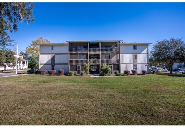 6519 W NEWBERRY RD #108 Condo photo 1