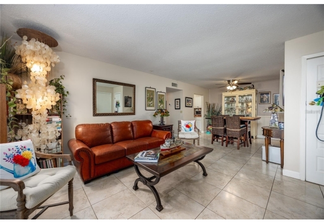 6519 W NEWBERRY RD #108 Condo photo 4