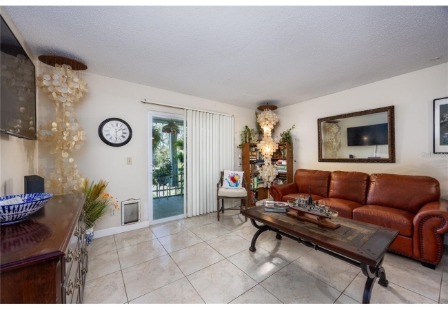 6519 W NEWBERRY RD #108 Condo photo 6