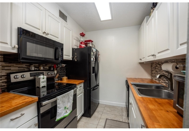 6519 W NEWBERRY RD #108 Condo photo 10