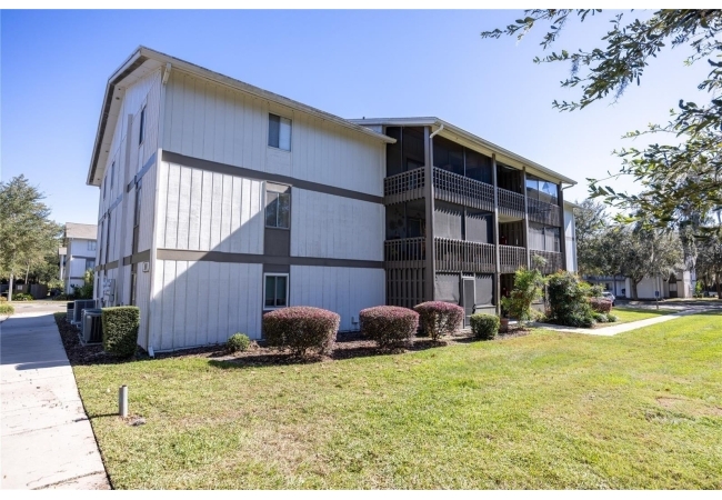 6519 W NEWBERRY RD #108 Condo photo 11